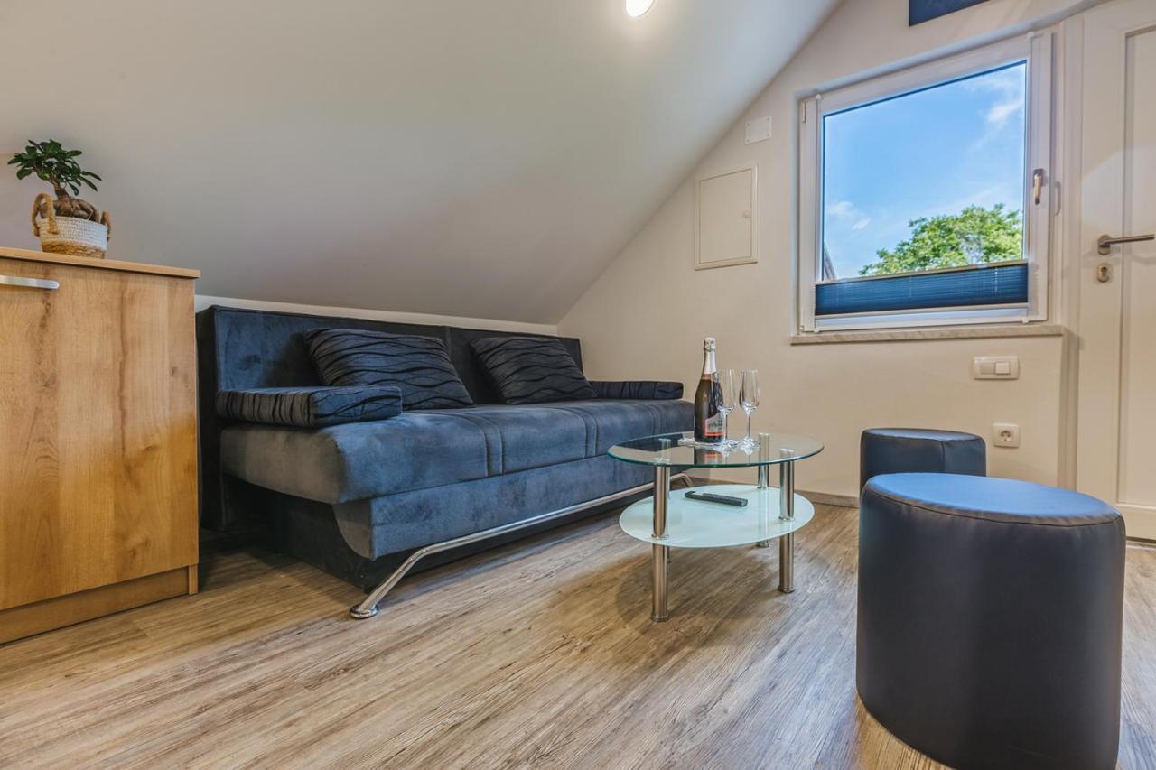 Blue Door - Studio Apartamento Lesce  Exterior foto